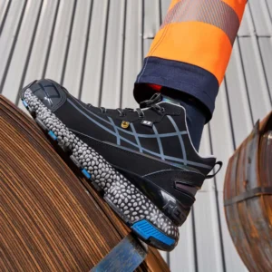 High voltage safety footwear with slip-resistant sole